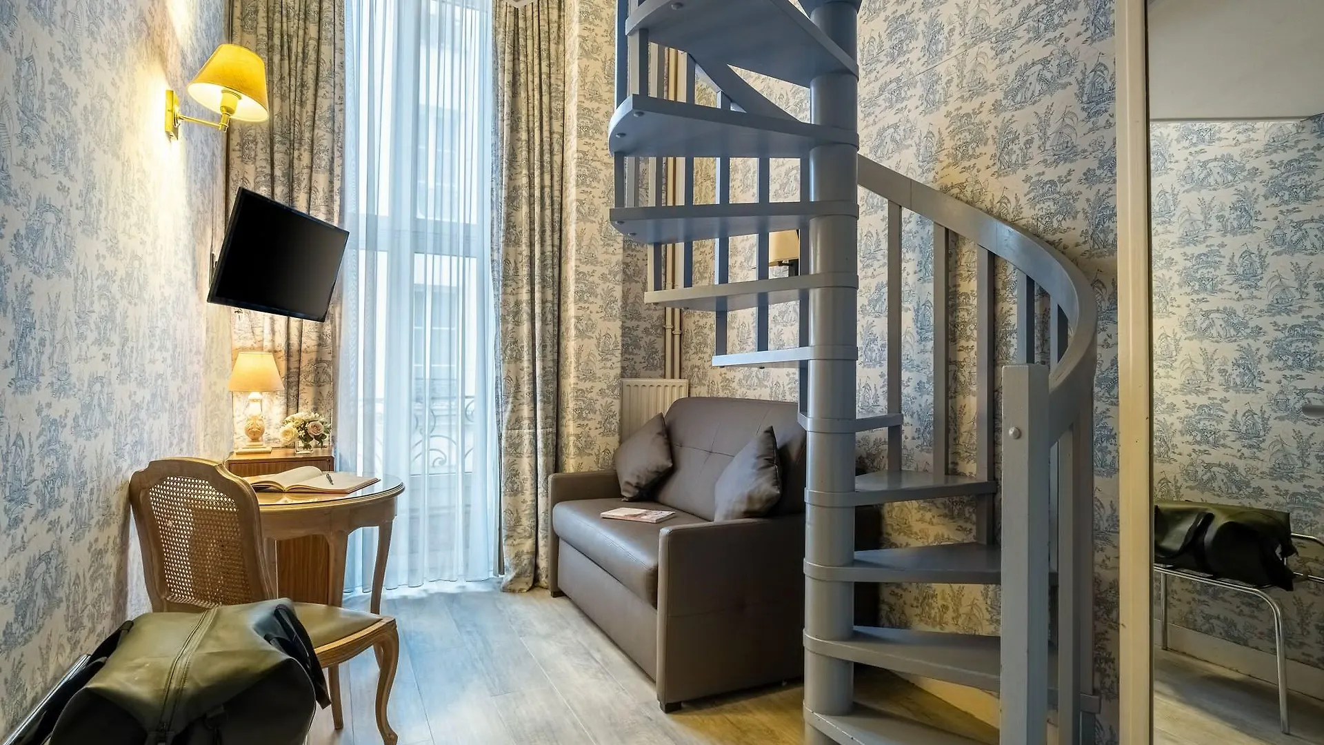 Baudelaire Opera Hotel